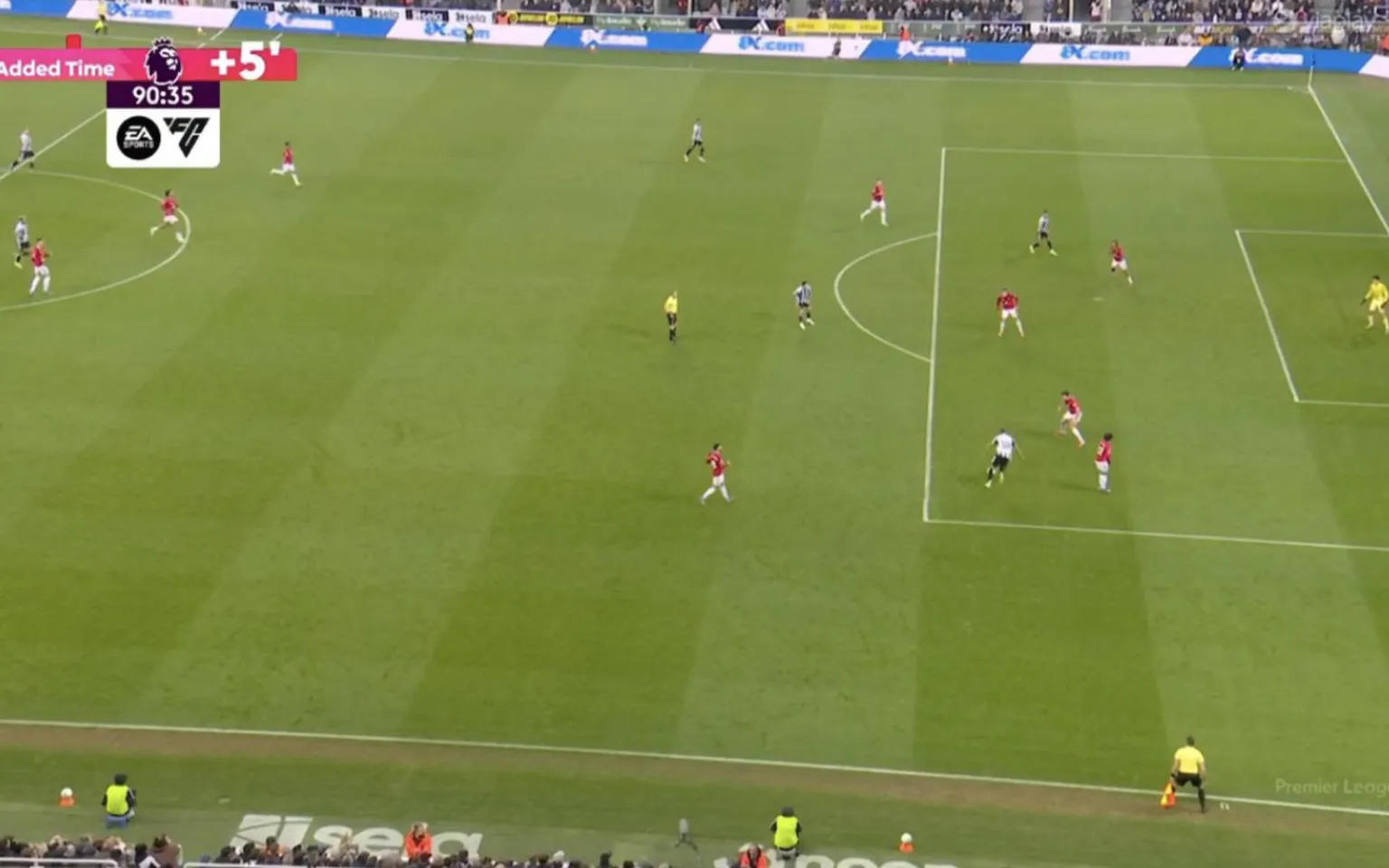 Man Utd fans name player they never want to see again after ‘disgraceful defending’ in Newcastle defeat