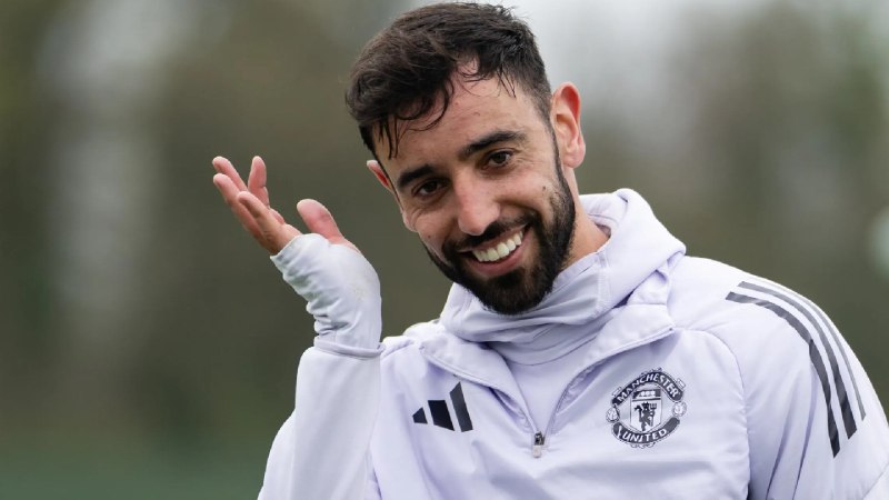 Fernandes drops major hint on his Man Utd future after ‘hurt’ of transfer drama… thanks to kids’ Mancunian accent